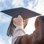 الحكومة تشرح آلية تعيين أوائل الجامعات