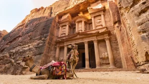 انخفاض أعداد السياح القادمين إلى الأردن منذ بداية العام 5%