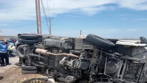 3 وفيات وإصابتان بحادث تصادم بين مركبتين في شارع البترا