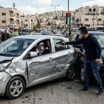 شاب يروّع فتاة بمسدس ويصدم مركبتها 4 مرات في عمّان بعد رفضها خطبته