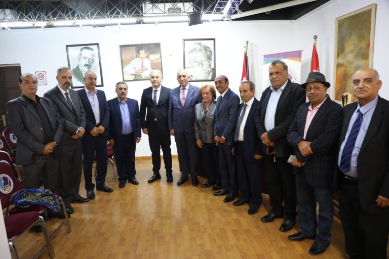 وزير الثقافة يزور رابطة الكتاب مهنئا