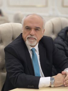 بالعصي والحجارة