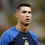 كريستيانو رونالدو يصلي مع لاعبي النصر السعودي