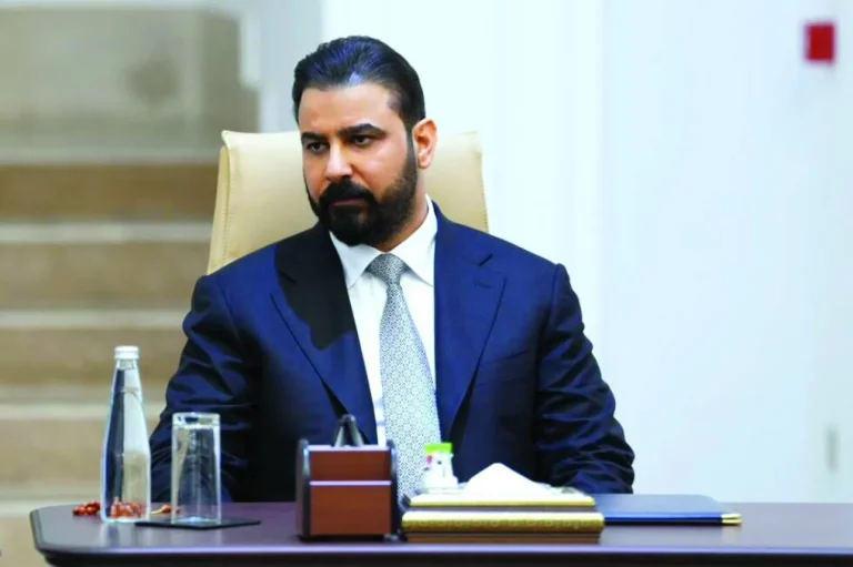 زوجة مسؤول عراقي متهم بالفساد تحرق ملايين الدولارات في «تنور طين»