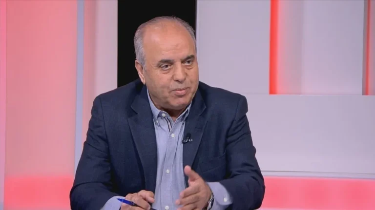  وزير التربية يشيد بتوظيف الذكاء الاصطناعي في تعليم طلبة المدارس