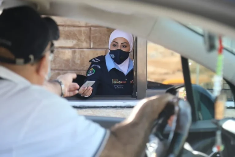 100 دينار رسوم إجراء فحص القيادة العملي المستعجل