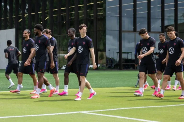 إضراب مفاجئ يهدد أولى مباريات المنتخب الأمريكي بالمونديال