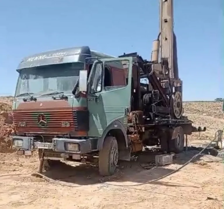 ضبط حفارة متلبسة بحفر بئر مخالف