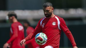 الاتحاد الدولي فيفا يلزم منتخب مصر بإزالة نجوم أمم إفريقيا من قميص المونديال