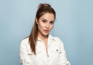 عضة قرد تقتل النجمة التركية إيجي أرتيم