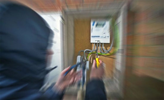 الحكومة تكشف عدد حالات “سرقة الكهرباء” العام الماضي