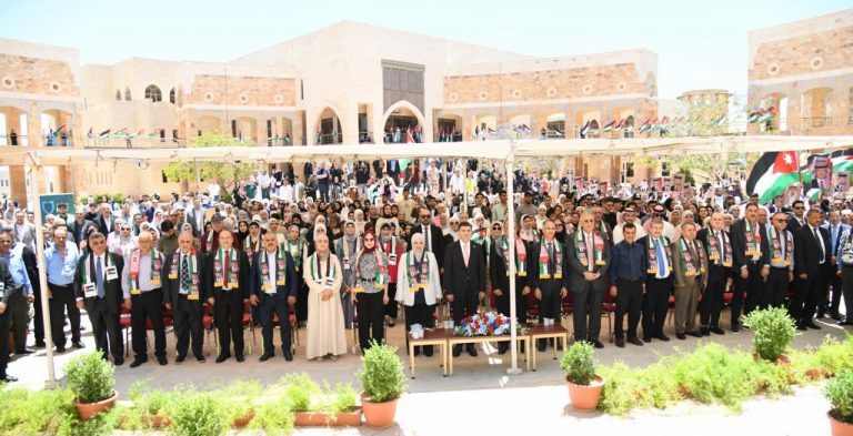 جامعة العلوم والتكنولوجيا تستحضر مسيرة البناء الوطني وتحتفل بعيد الاستقلال