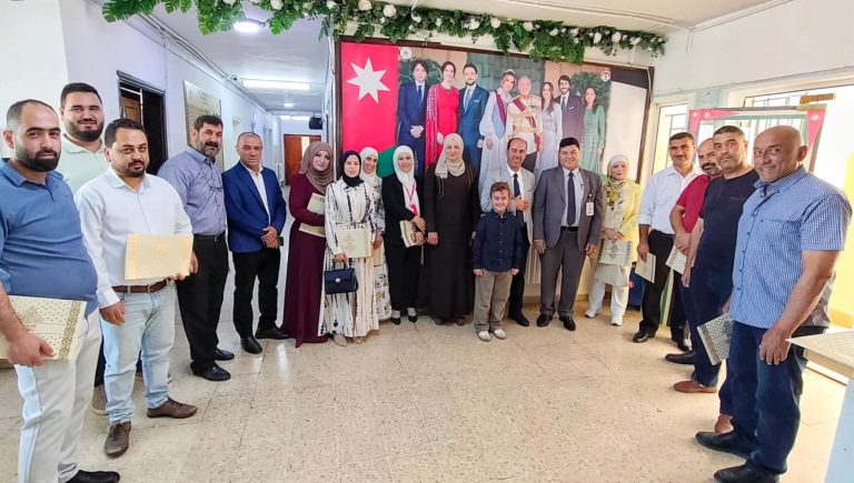 الحوامدة يكرّم اللجنة المنظمة للاحتفال المركزي بيوم الاستقلال الثمانين