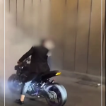 ضبط سائق دراجة نارية يقودها بطيش خلال موكب زفاف.. فيديو