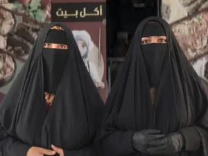 مطعم الضرتين.. شراكة استثنائية في لقمة العيش