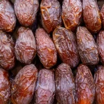 للطاقة والهضم والتمرين… هل تأكل التمر في الوقت المناسب؟