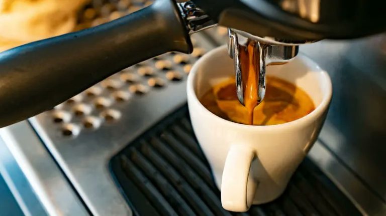 العلم لعشاق القهوة: يمكنكم الاستمتاع بـ5 فناجين يوميا لكن بشرط