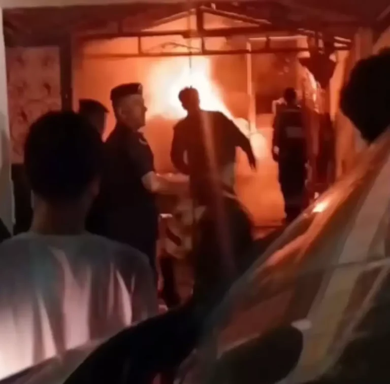 وفاة أربعيني بعد اشتعال النيران في مركبته