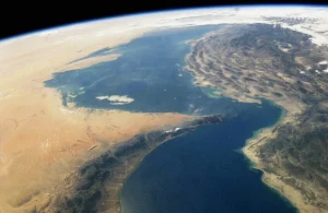 الإيراني يحدد السبيل الوحيد لفتح هرمز