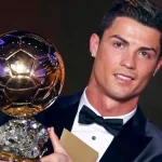 بينهم رونالدو وفيغو .. 6 نجوم فازوا بالكرة الذهبية بعد موسم صفري