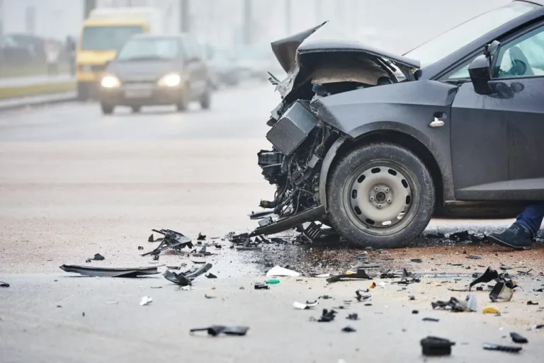 حادث تصادم بين شاحنة ومركبة في ضبعة