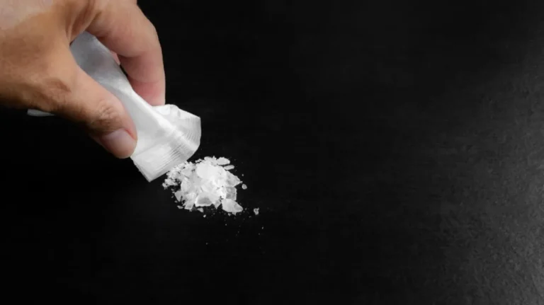 مكافحة المخدرات تحذر: متعاطي الكريستال قد يتحول إلى خطر على نفسه ومحيطه