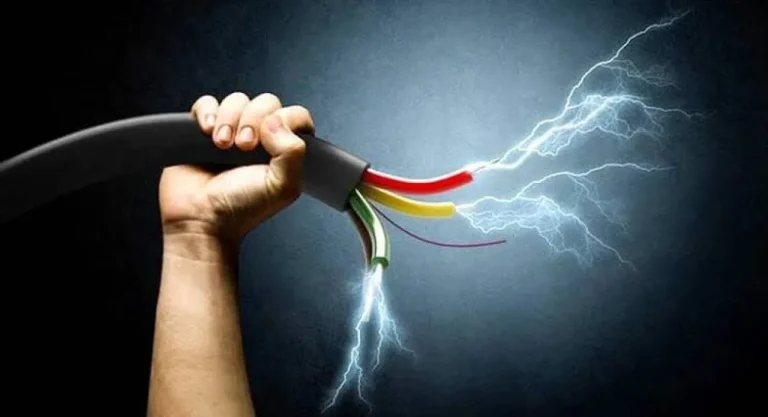 وفاة شاب بصعقة