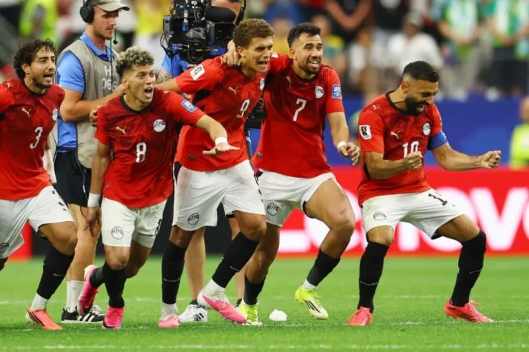 صلاح وعاشور يدخلان التاريخ .. أرقام استثنائية من تأهل مصر المونديالي.. فيديو