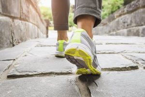 ماذا يحدث لجسمك إذا توقفت عن المشى بعد سن الأربعين؟