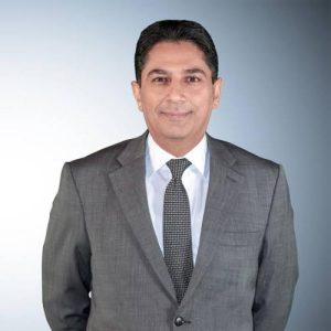 كلب يحاول عقر إعلامي في قناة المملكة