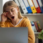 بينها البابونج وعصير الكرز .. 5 مشروبات لنوم عميق