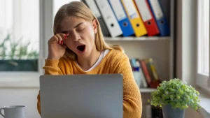 بينها البابونج وعصير الكرز .. 5 مشروبات لنوم عميق