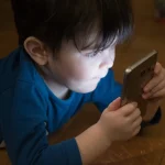 أردني يكتشف انتشار صور زوجته وبناته.. والحقيقة كانت صادمة