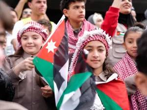 57% من الأردنيين شباب وأطفال
