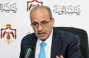 وزير الإدارة المحلية يعلن تثبيت 6 آلاف عامل مياومة