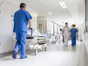 معلمة تفقد الحركة والنطق والذاكرة بعد دخول مستشفى خاص