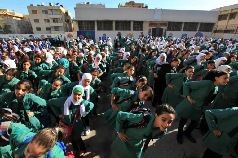 طلبة المدارس يبدأون دوام العام الدراسي الجديد غدا