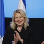 سياسي إسرائيلي عن سارة نتنياهو: (مدمنة كحول عنيفة وعنصرية)