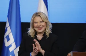 سياسي إسرائيلي عن سارة نتنياهو: (مدمنة كحول عنيفة وعنصرية)