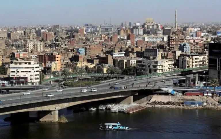 تسرب من تكييف سيارة يتسبب في وفاة أسرة بالقاهرة