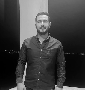 “قال لزوجته القبر اللي بحد قبر بنتي إلي” .. قصة مؤثرة لرحيل الشاب “محمد العمري” .. فيديو