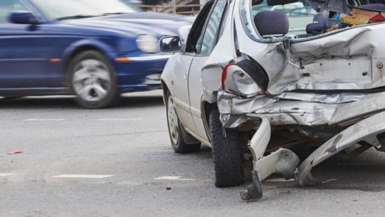السير: تغيير المسرب بشكل مفاجئ من أبرز أسباب الحوادث