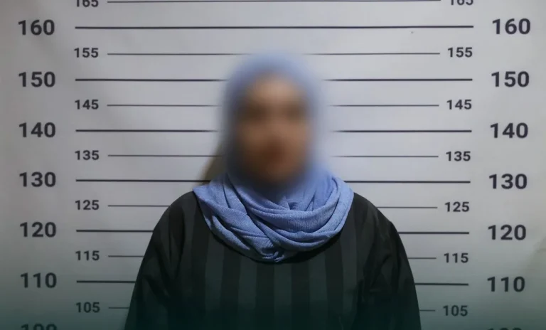 سوريا: ضبط مواطنة ظهرت في مقطع وهي تمارس السحر والشعوذة في الشارع العام – فيديو