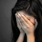 (وين العانس).. عبارة هاتفية تقود إلى المحكمة وتعويض بـ1050 دينارا