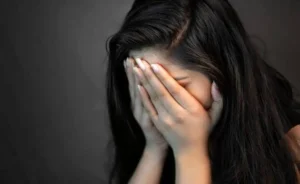 (وين العانس).. عبارة هاتفية تقود إلى المحكمة وتعويض بـ1050 دينارا