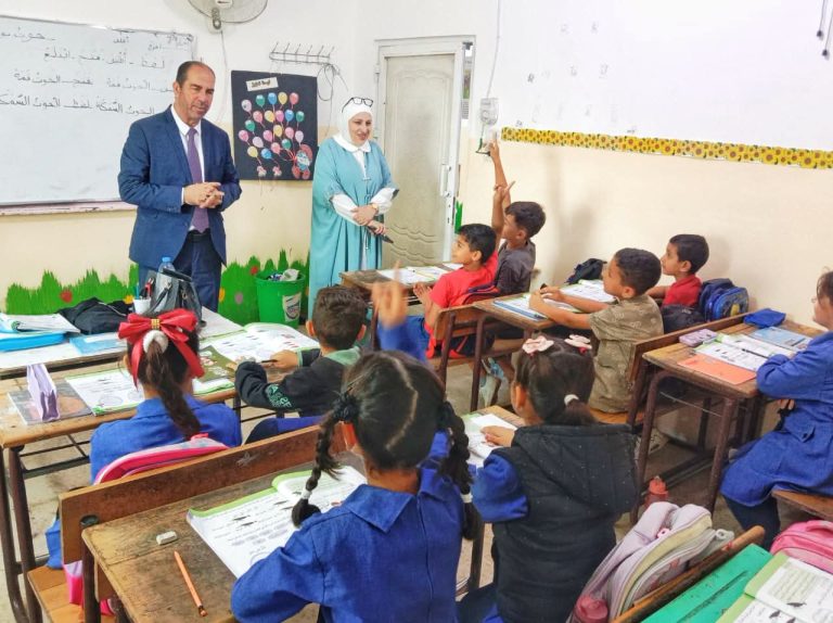 الحوامدة يتفقد مدرستي الاستقلال وشجرة الدر
