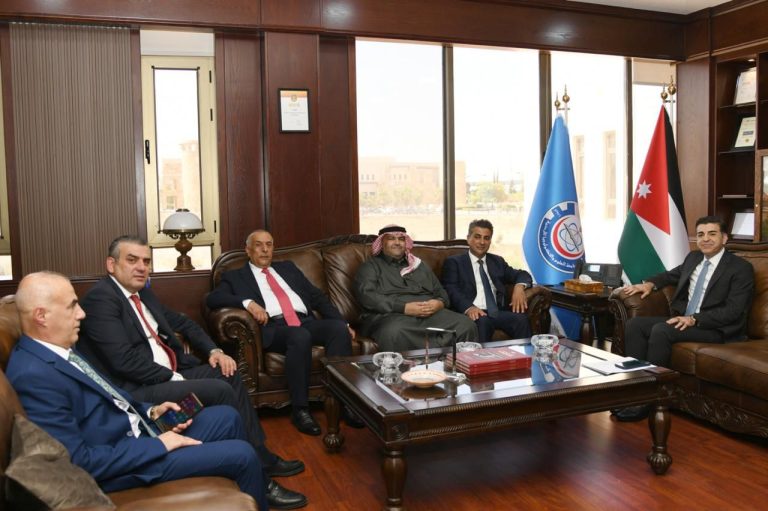 أعضاء من مجلس النواب يشيدون بتميز جامعة العلوم والتكنولوجيا وبرامجها الأكاديمية المستحدثة