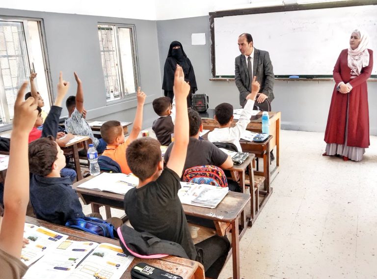 الحوامدة يتفقد مدرستي شرحبيل وأبي عبيدة