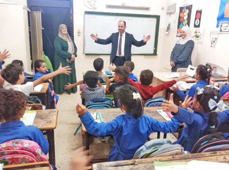الحوامدة يتابع سير العملية التعليمية في مدارس البويضة.