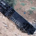 وفاة شخص وإصابة أربعين آخرين َ إثر تدهور حافلة